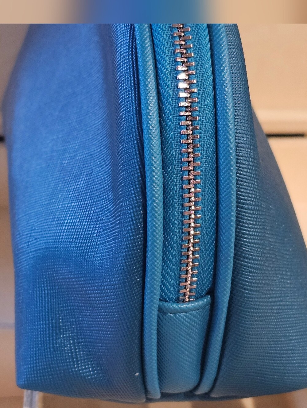 La Mer Turquoise Saffiano Textured Cosmetic Pouch NWOT - Picture 5 of 10